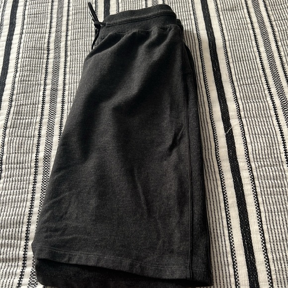 Lululemon Start Anew Skirt in Heathered Black (dark grey) Size 4 - Picture 4 of 5